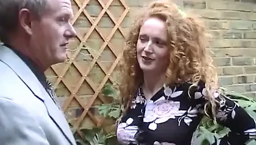 Рыжую красотку отшпилила старая фелла