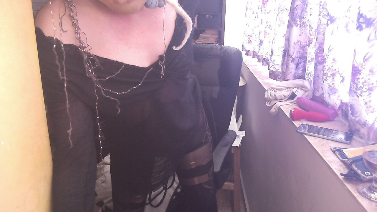Amateur Crossdresser short home play
