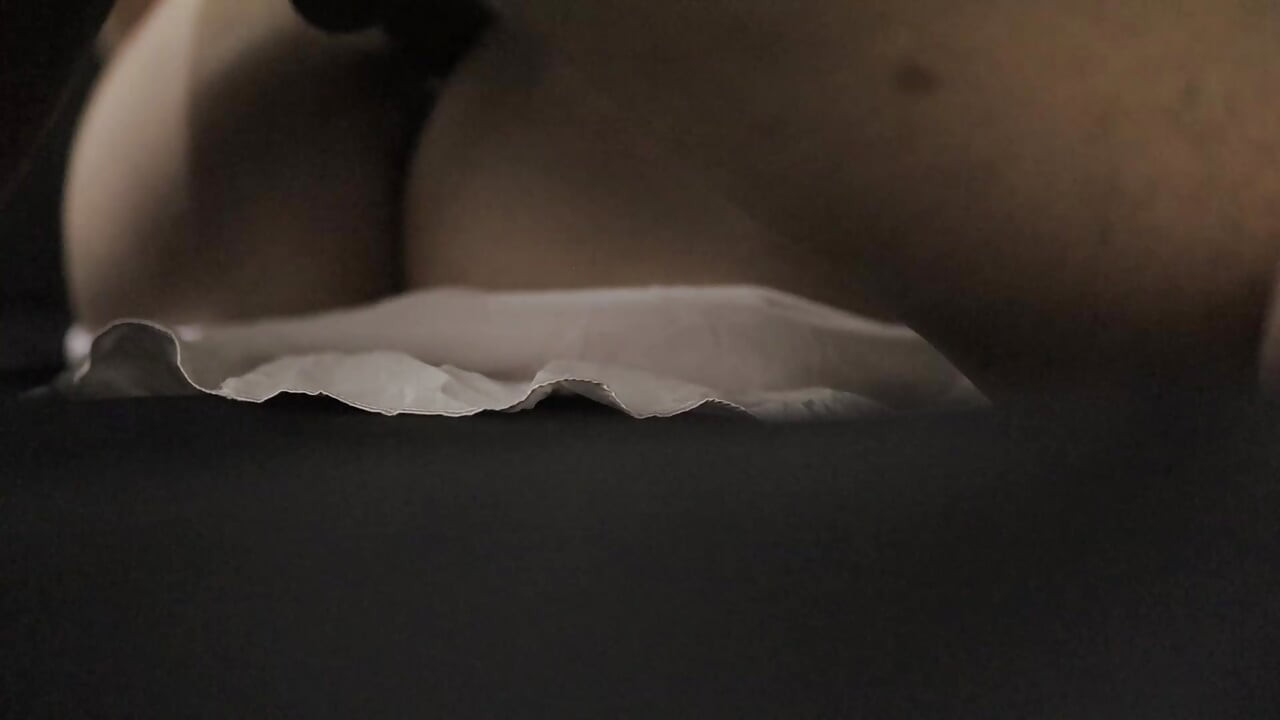Cewek india berhijab dengan lingerie mengkilap dengan lingerie seksi dan pantat montok dicrot di dalam