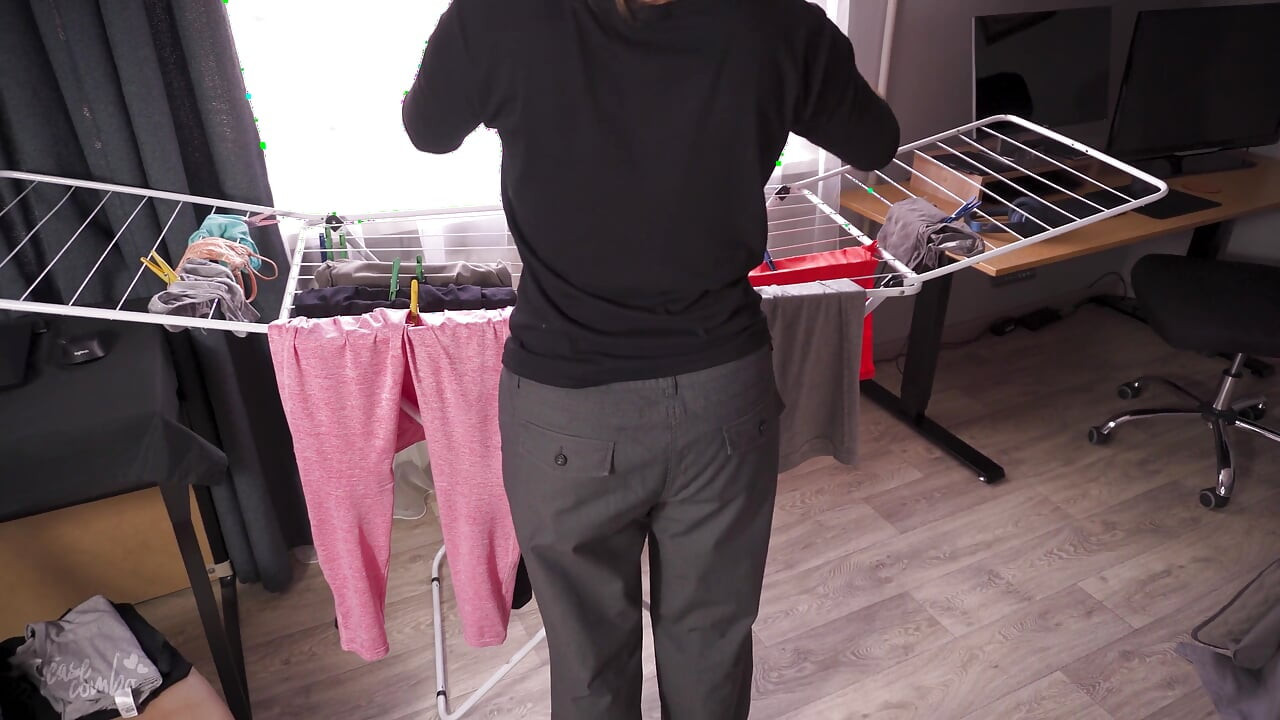 I pantaloni della moglie cadono giù Imbarazzo Feticcio