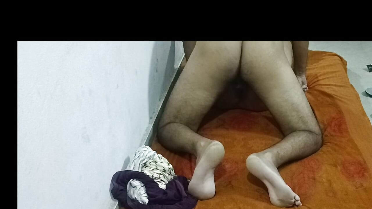 Punjabi Bhabhi gledala TV i odbila da je jebu