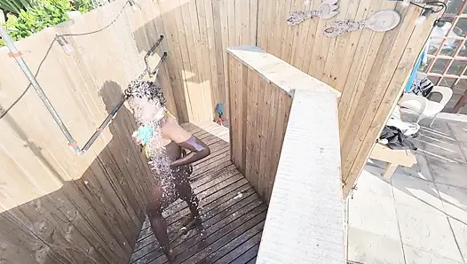 Nackt machen - aufgeheizter spermakuss im freien