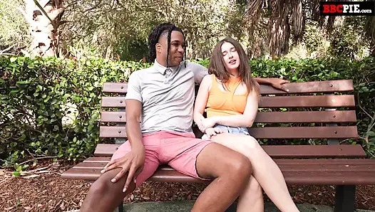 Alana Rose büyük zenci yarağına amını dölle boğması için yalvarıyor