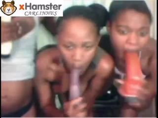 3 lesbianas africanas extrañas jugando en la cámara