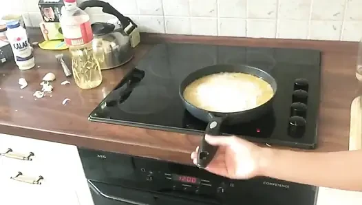 Nackt Kochen
