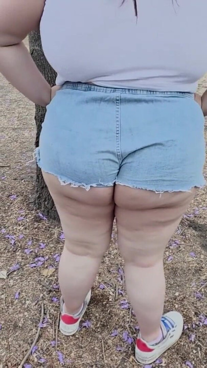 (censored - cut - No People Around) I love walking around in public with cum on my face and showing off my huge ass | Clip 2