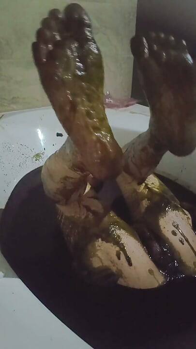 Solo Mud Bathing and Fun Play Bathroom