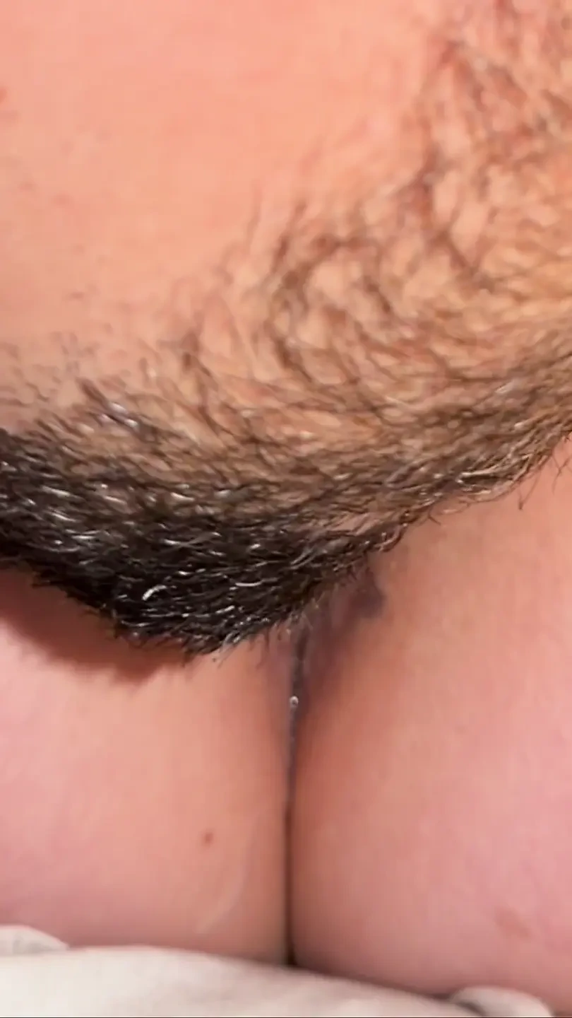 人妻喜欢舔肛，她的阴户流出大量果汁