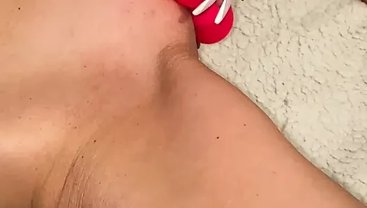 Masturbation einer schönen Blondine mit Orgasmus und Stöhnen