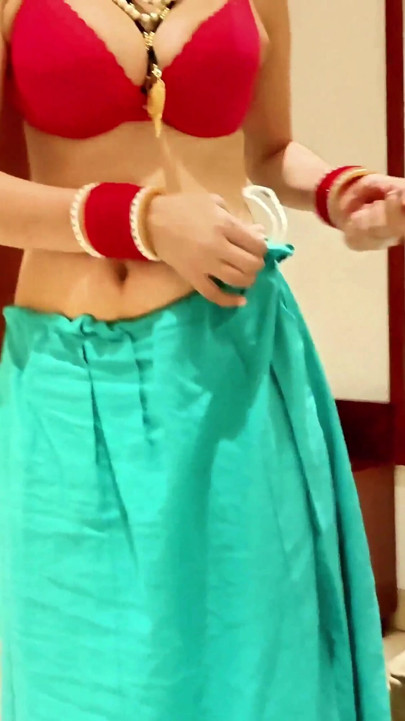 desi indian housewie ne bulaya ghar pe apne frnd ko aur jamke chudwaya full hindi audio. | Clip 2