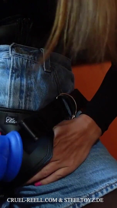 Συγκινητική στιγμή από το "Ultimate Pleasure with Cruel Reell: The Universal Heavy Duty Harness by Steeltoyz"