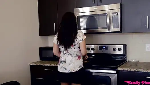 Family breakfast - s4:e5