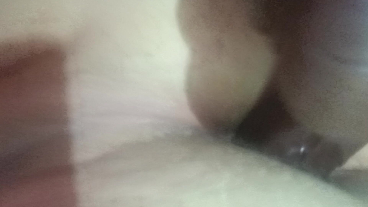 Analna igra s mojim dildom dok ne stenjem od užitka kao jebeni peder