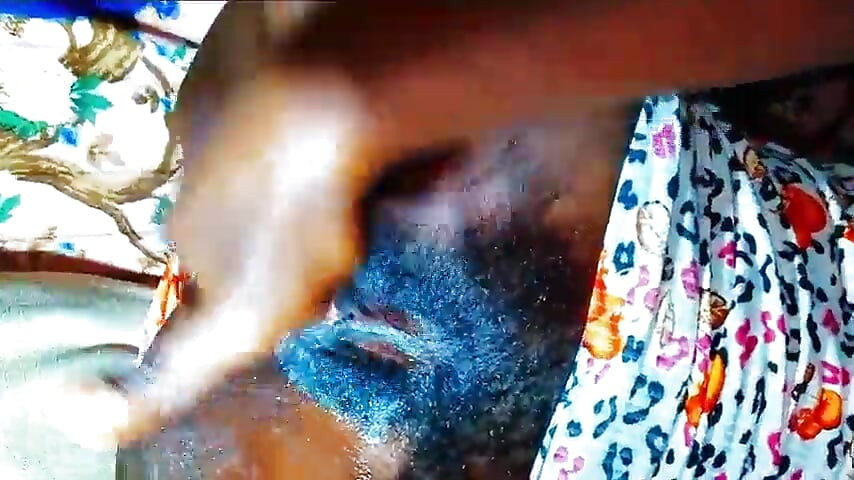 Cuplu sexy din ghetou se fute făcut acasă, adoră pizda umedă, ține o pulă neagră mare, pe la spate,