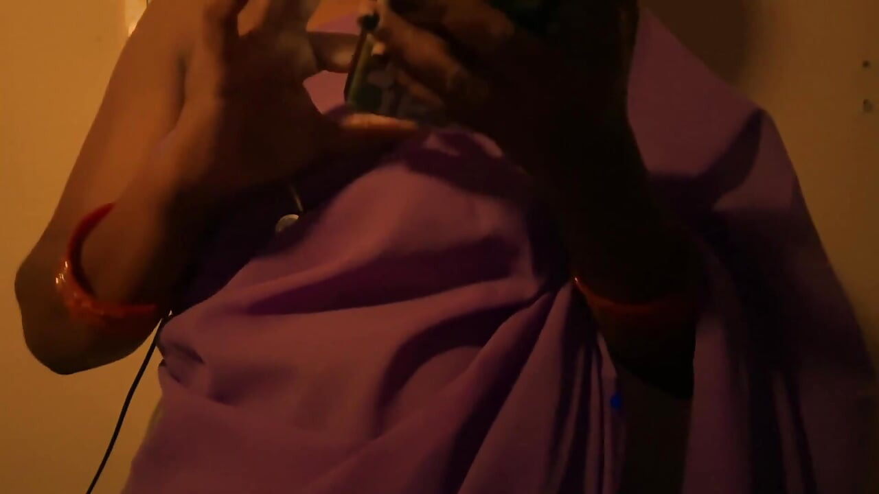 Matură sexy indiană își fute soțul secretar