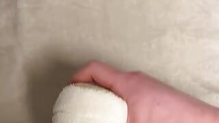 Éjaculation sur blanc vs pantoufle