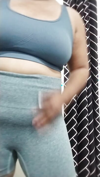Sexy filipínská milfka, tanec a škádlení
