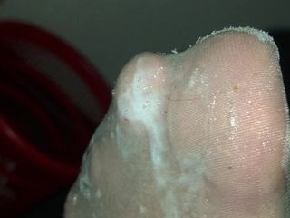 Mann spritzt Sperma über meine nylon Füße in Sexkino Nordhorn