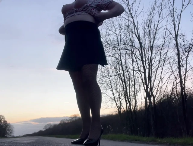 Quick echo crossdresser husband out in countryside.