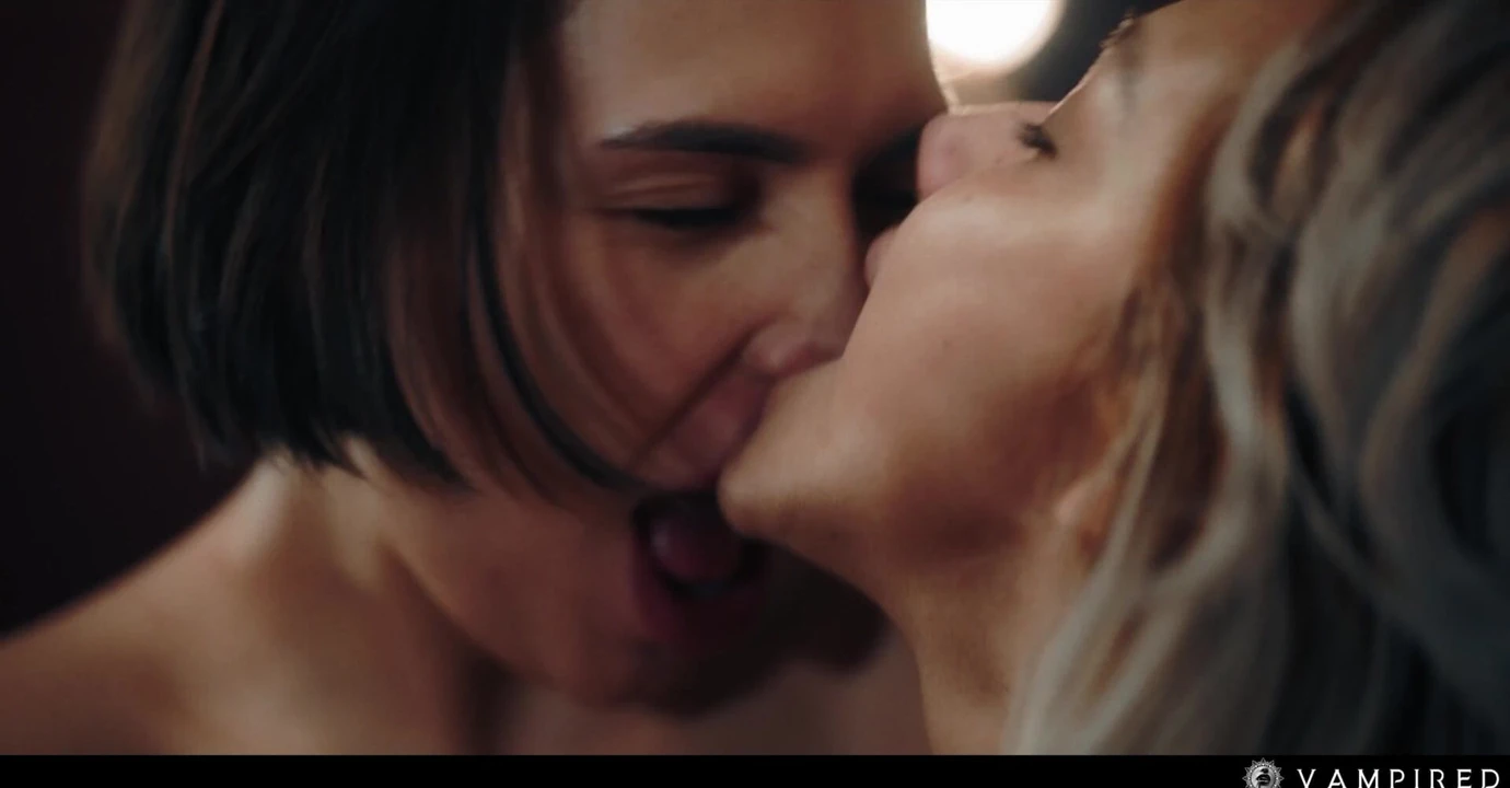 吸血鬼女同性恋哥特女孩 - 热辣女郎舔舐和骑脸到高潮