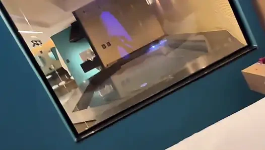 Я изменила моему бойфренду с моим боссом и его другом, и они пришли мне в рот и киску