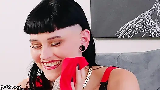 Сумасшедшая соседка по комнате