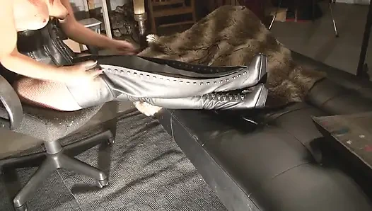 Schnüre meine neuen leder-halterlosen stiefel - HD!