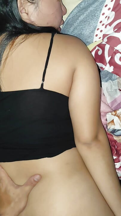 JÆVLA PINAY MILF HUSHJELP ETTER RENGJØRING AV HUSET