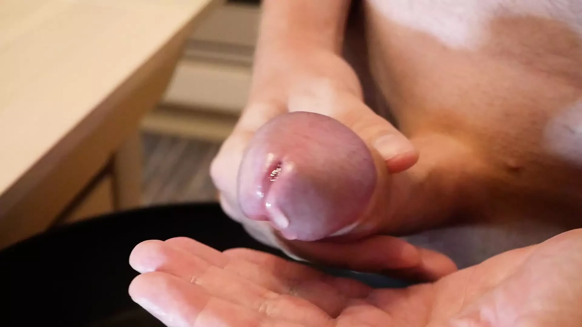 Scaricare 8 GIORNI di sperma è così potente che può essere anche un po' doloroso!