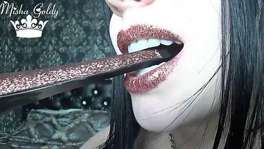 Verführung mit goldenen lippen
