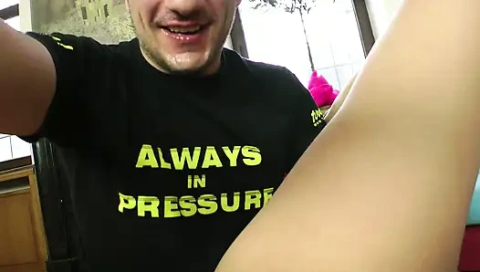 Genç ve lezzetli bir Rus güzeli olan Jana