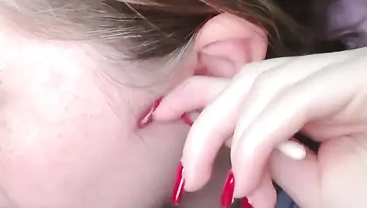 Membersihkan Telinga