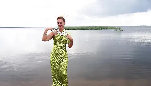 Русалка танцует