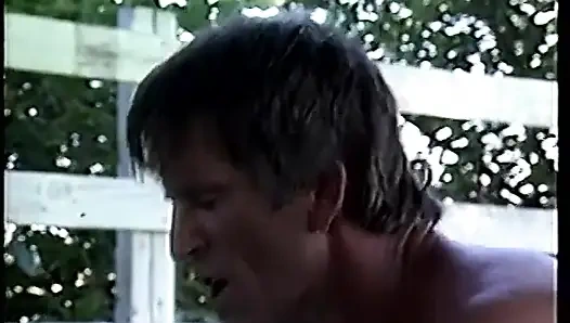 Cewek nympho rambut pirang dengan pantat bahenol dicrot di dalam setelah dientot habis-habisan