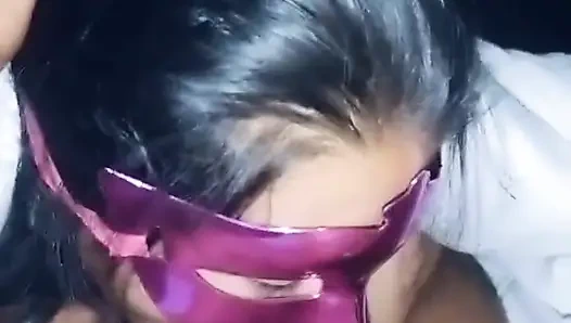 Pacarku teman saudara tiriku nyepong kontolku