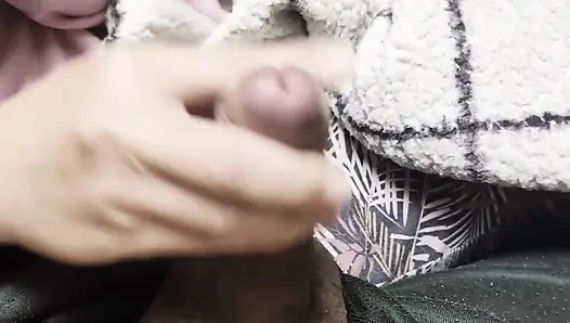 Sie melkt mich auf der couch