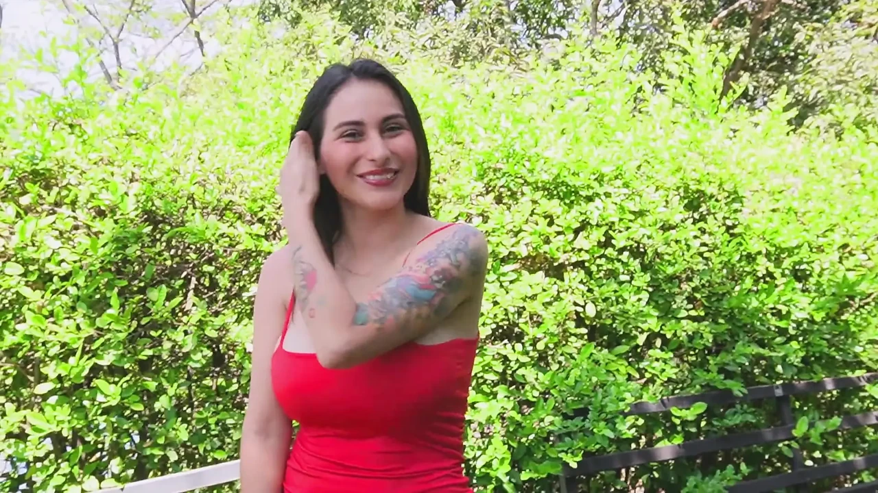 "give Me More Money and Me Without a Condom!" Sexy Colombian Showed Tits in Public Jeniferplay