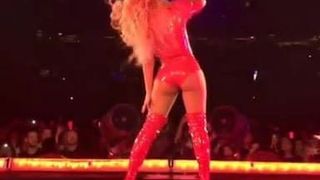 Beyonce показывает тело шлюшки