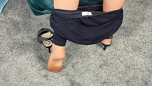 Mrs Mature Feet and her big granny pants 423