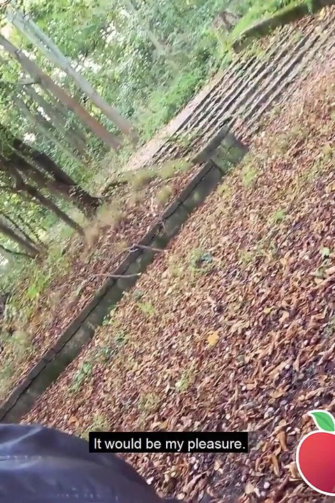 Ful tysk MILF knullad av slumpmässig främling!