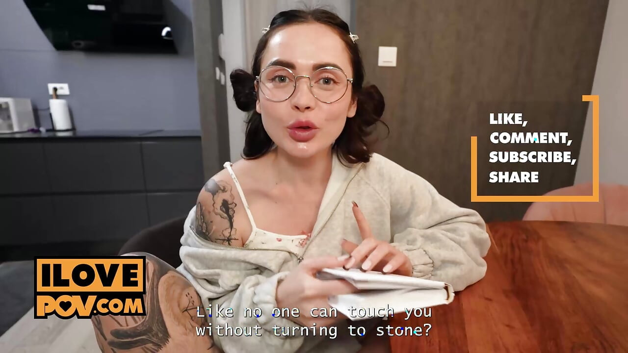 Timida Nikky Dandelion devine o prințesă care suge pula