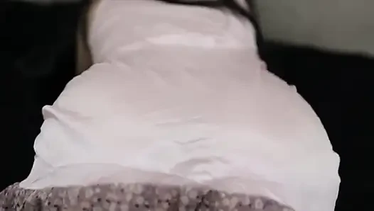 Yemek yaparken çıplak