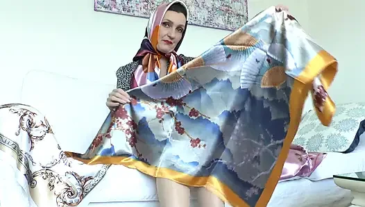 Parlak saten eşarplarım seni azdıracak! Lady Victoria Valente
