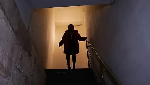 Marokkanischer 50 vögelt einen jungen Kerl und seinen Stiefvater im Keller