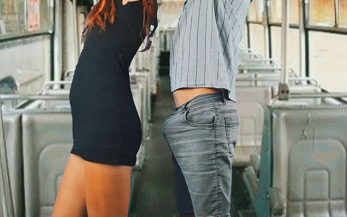 Otobüste bir yabancı tarafından kalçalanan kız öğrenci!