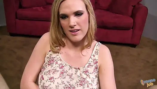 Büyük memeli sarışın