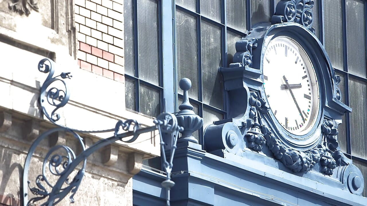 Cowok ini lagi asik ngentot kontol besar cowok ini sampai belepotan