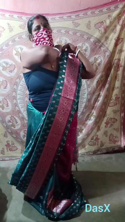 Green Saree Dropping Solo SFW | Clip 1