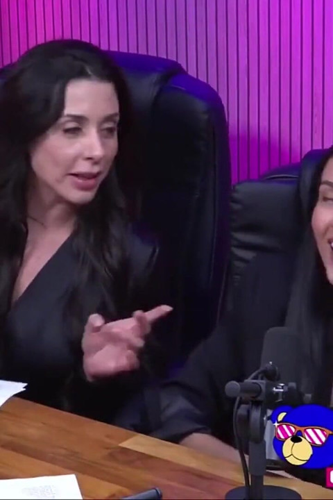 Two Hotties in a Show of Dirty Talk - Bruna Carlos and Luciana Picchi