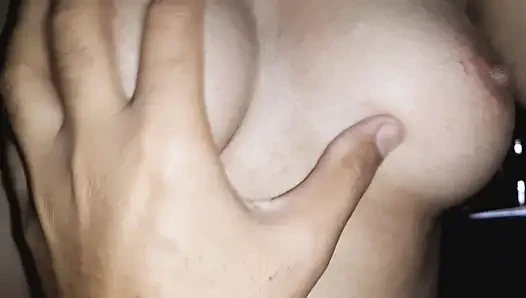 Hintli pathani kız arkadaş sakso çekiyor ve köylü erkek arkadaşıyla derin seks yapıyor